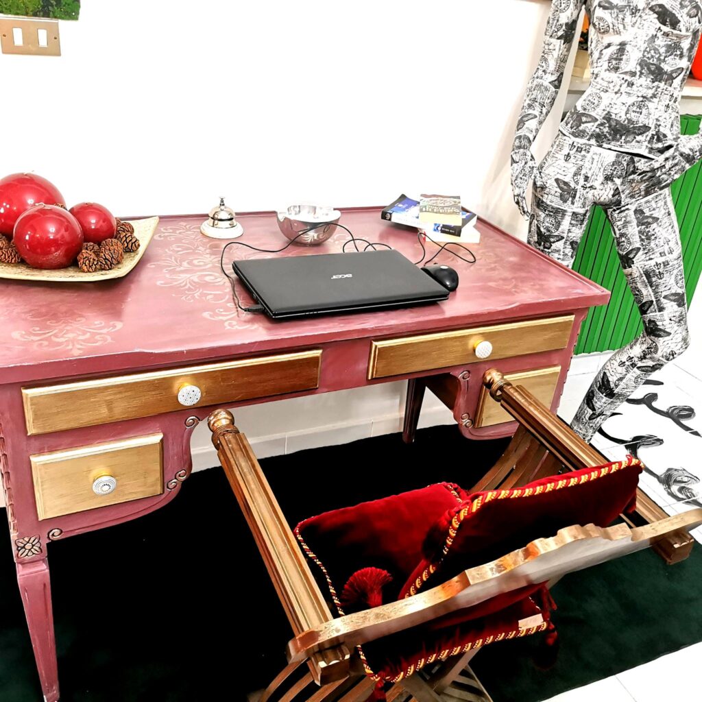 Appartamento di design usato come location per shooting fotografici vicino Caserta, con salone e opere d'arte uniche.
